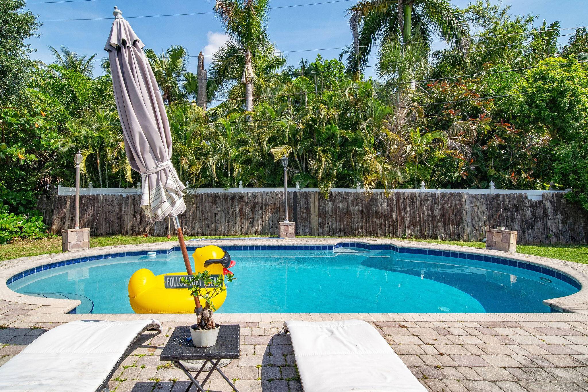 Single family house 3 bedrooms 2 baths on a quiet street in Wilton Manors, no HOA !