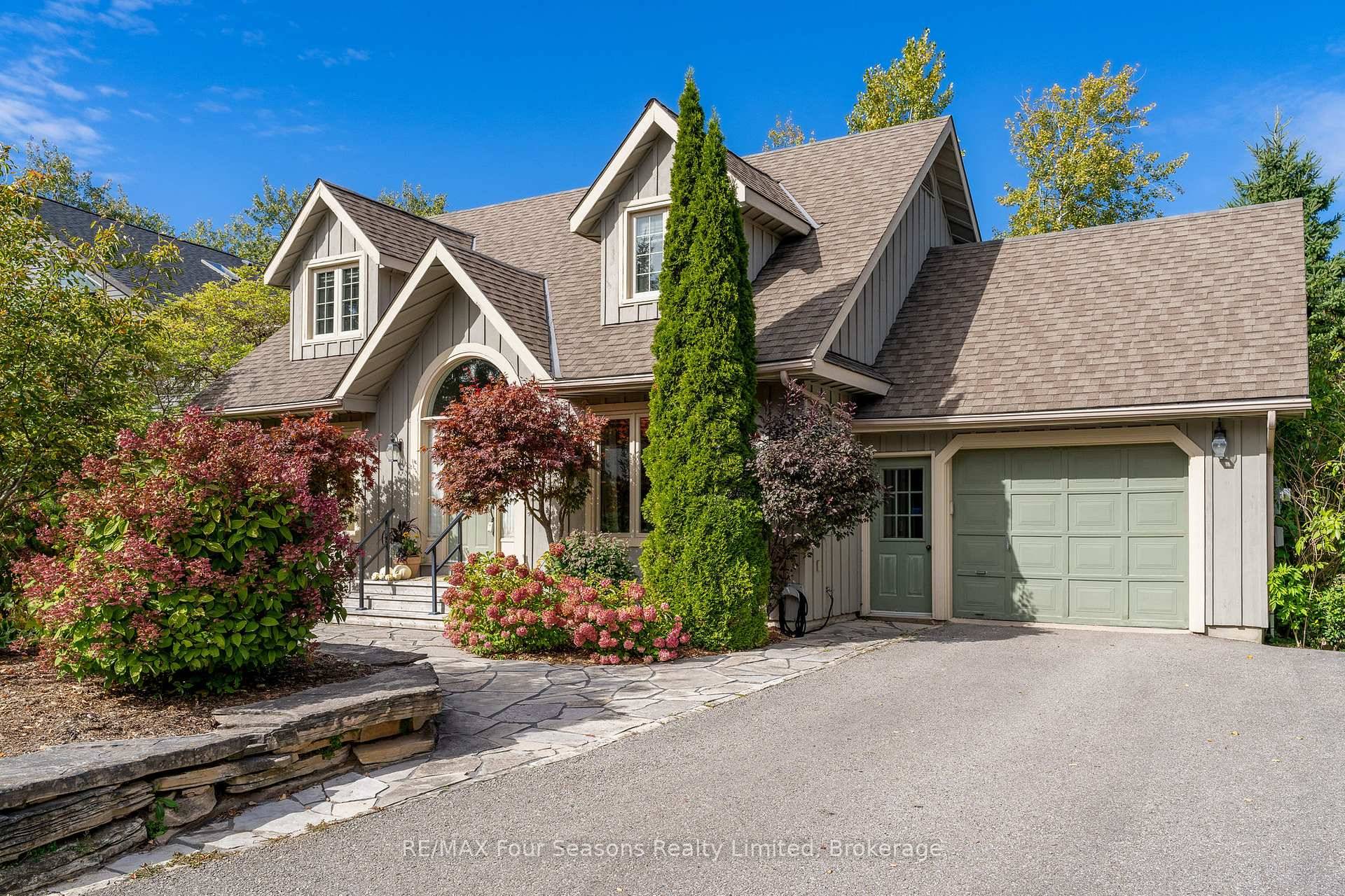Ski Hill Views amp ; the Ultimate Apre s Ski Location Walk to Blue Mountain Village !