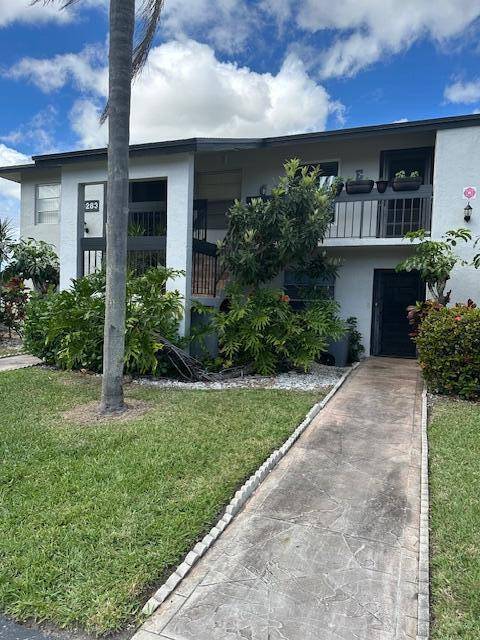 This first floor condo has new kitchen cabinets and granite counter top, new appliances and lighting.