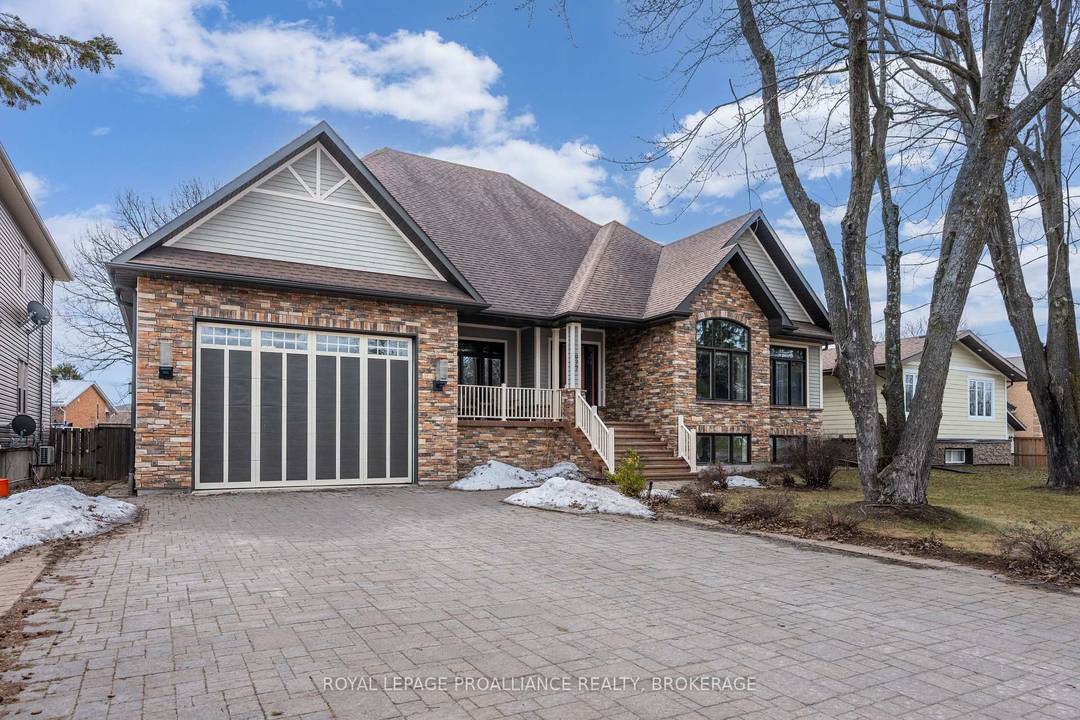 Executive custom built elevated bungalow in the highly sought after Westwoods neighbourhood, known for its excellent school district amp ; established surroundings.