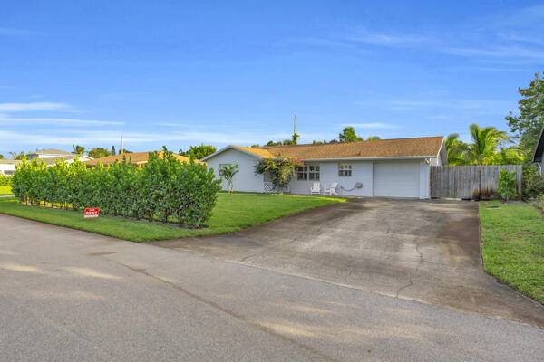 Discover this beautifully updated 2 bedroom, 2 bathroom home in the heart of Tequesta.
