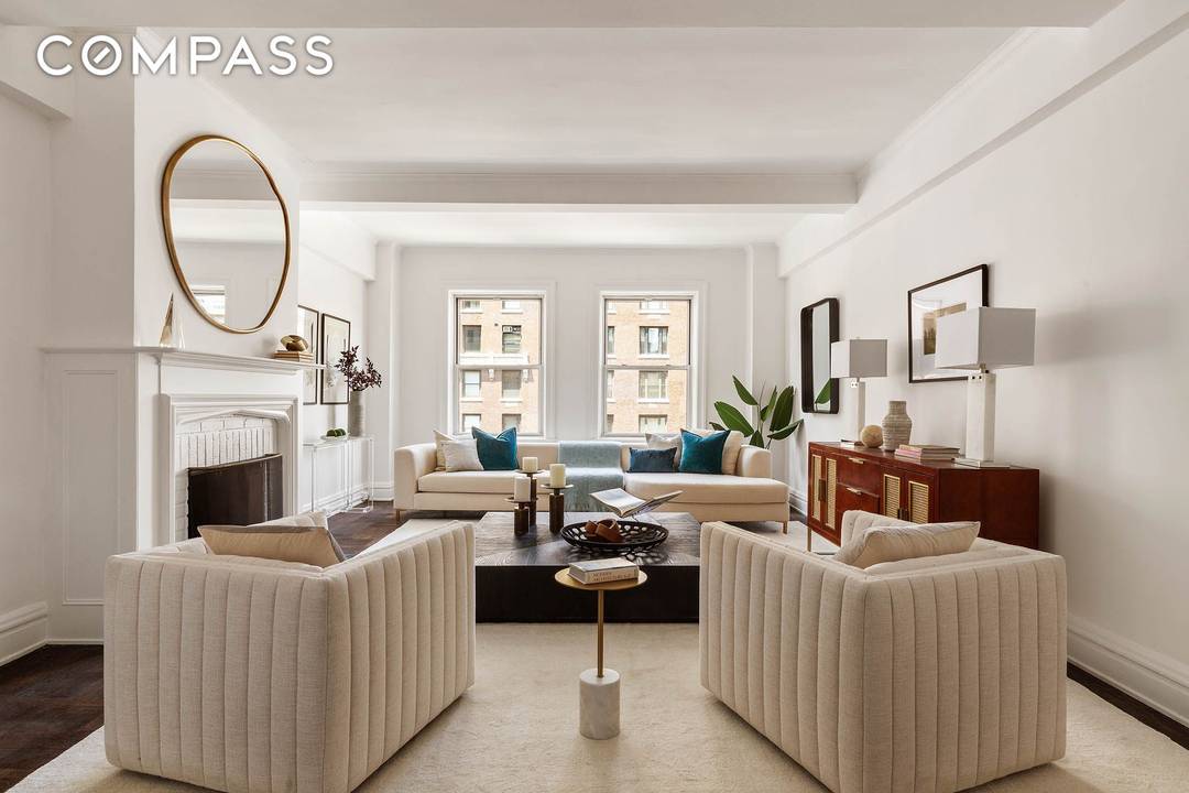 Sunlit High Floor Pre War 3 BR staff room office This rare, sun drenched classic 8 room apartment is situated on a high floor with stunning views of Park Avenue, ...