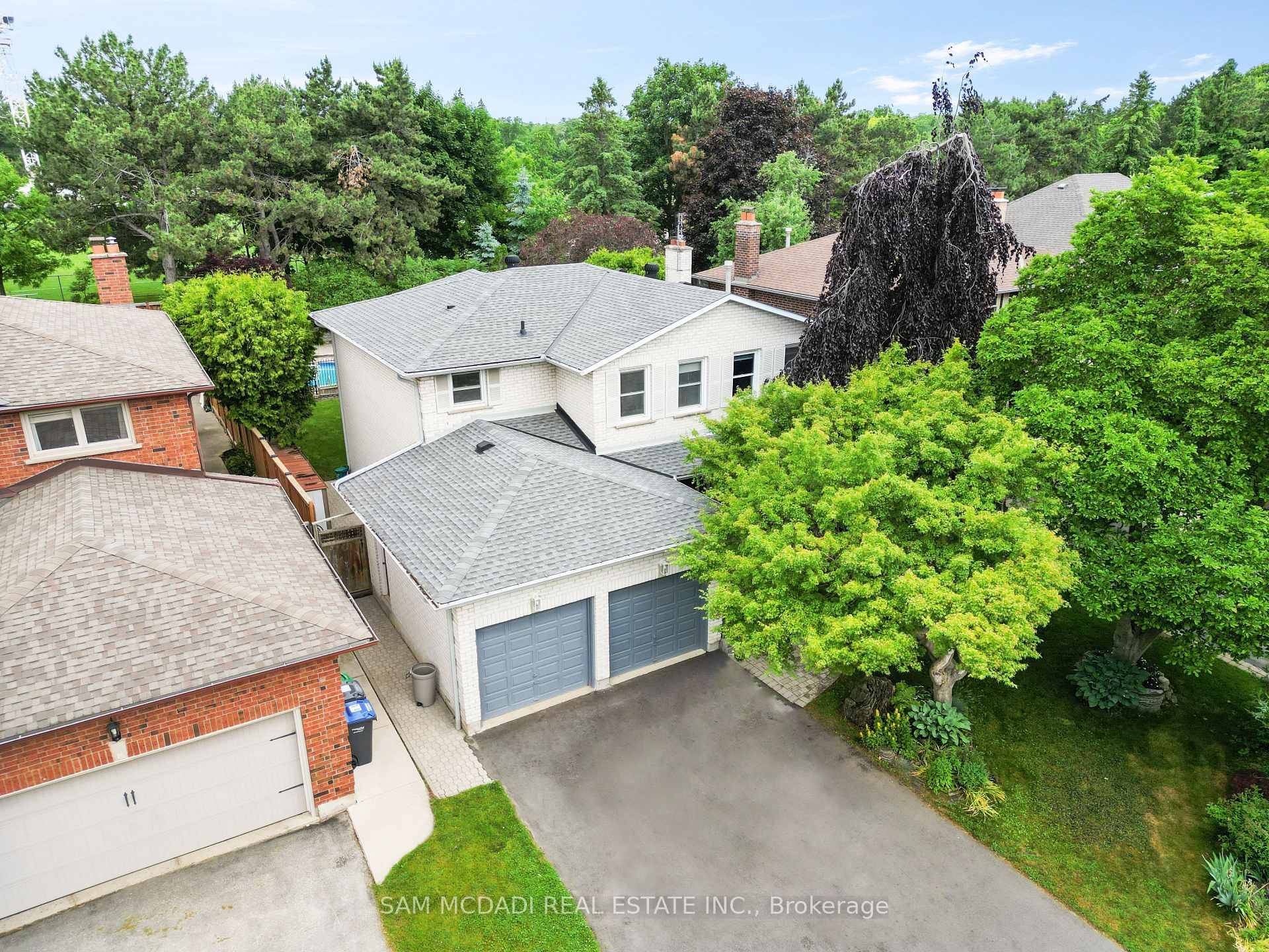 Welcome to Clarkson Village, one of South Mississauga's most desirable family friendly neighbourhoods where sought after amenities including the Clarkson Go station, the QEW, renowned Rattray Marsh, Mentor College Private ...