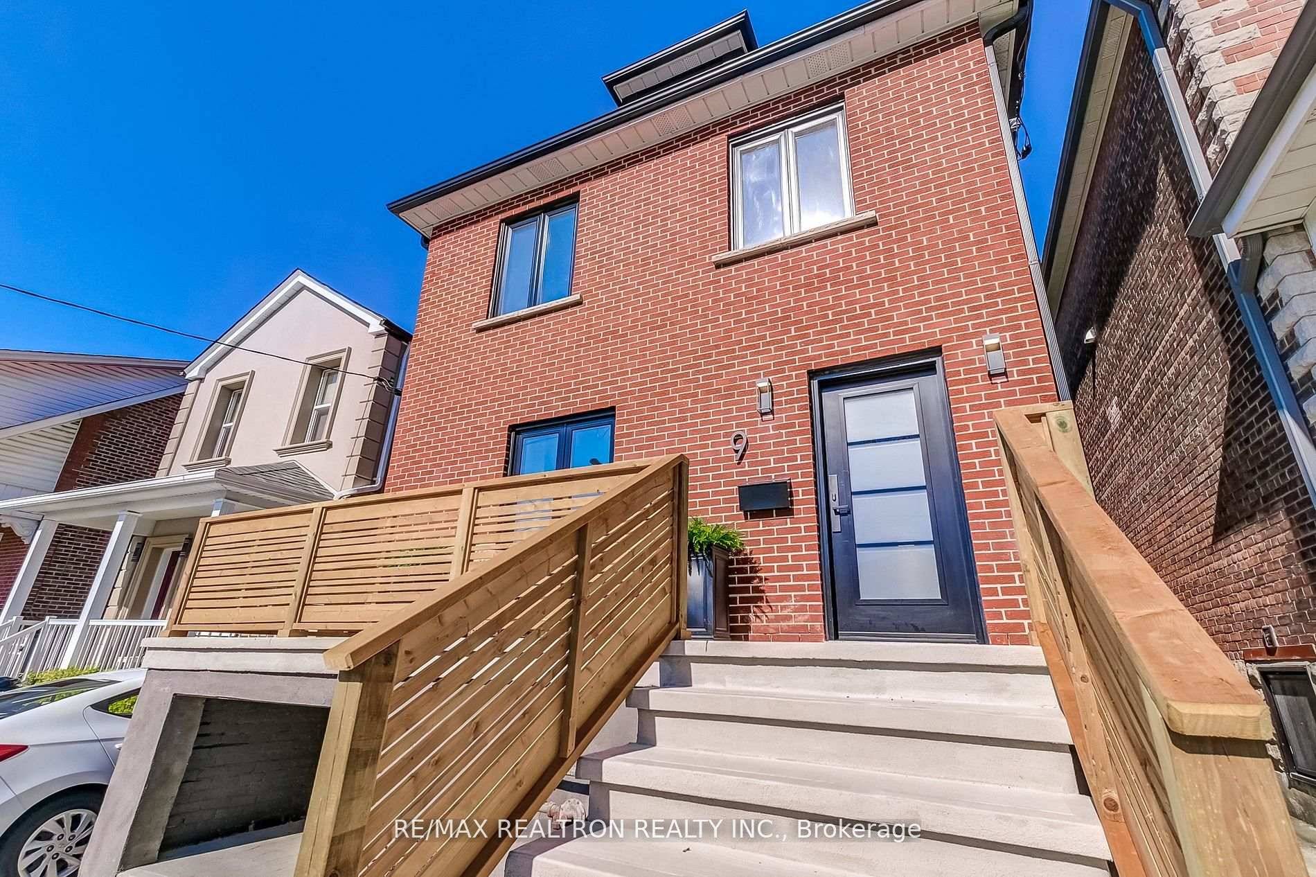 Rarely offered this completely renovated fully detached family home leaves nothing to be desired.