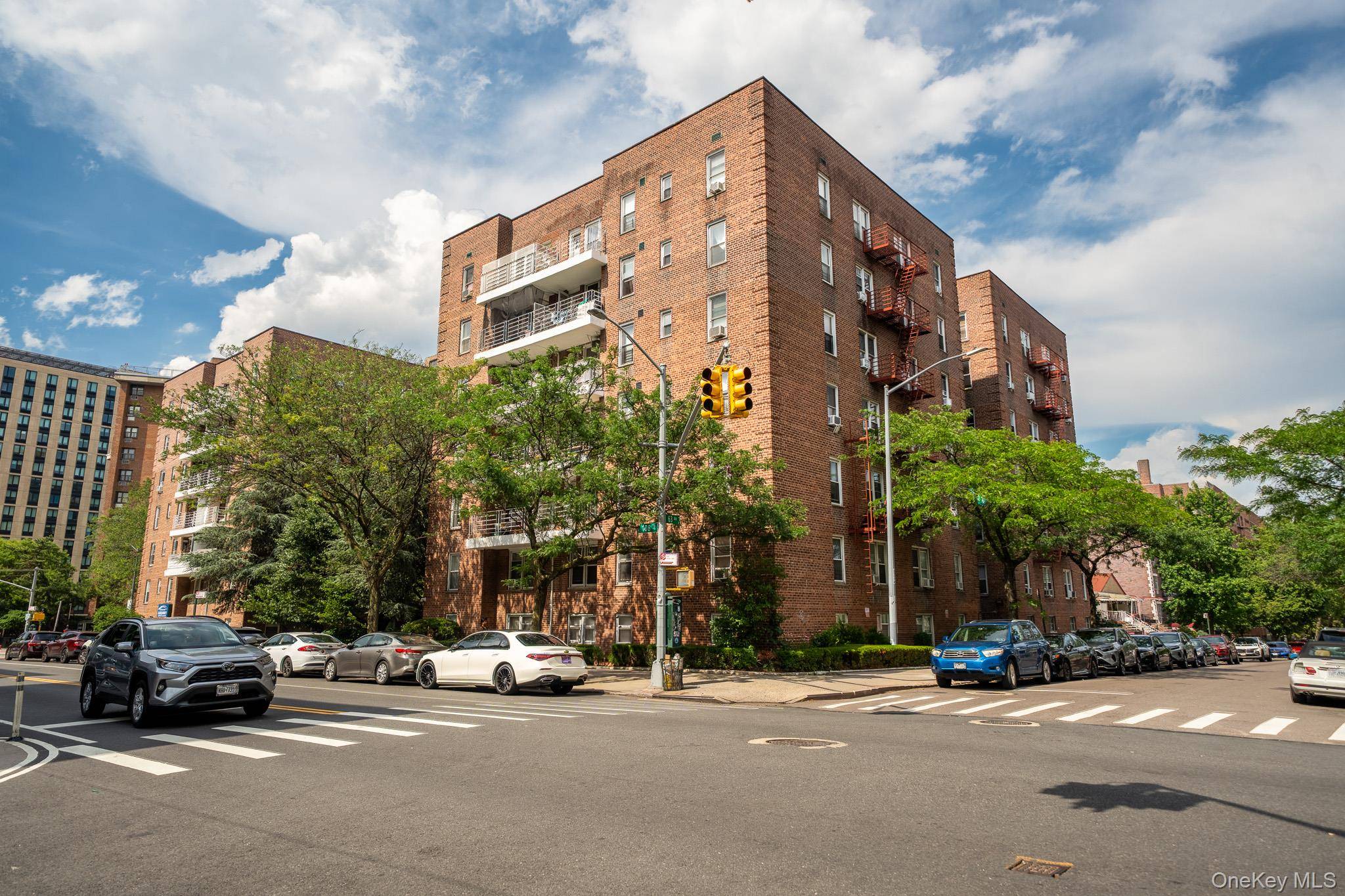 Spacious JR4 2 Bedroom Co op with Updated Kitchen amp ; Great Light Over 1, 100 Sq Ft !