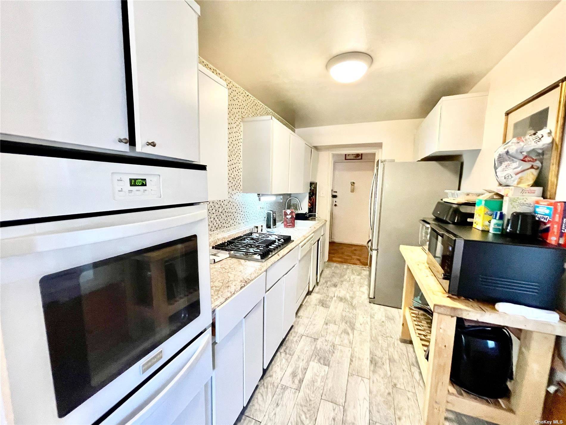 Sunny and Spacious 3 Bedroom Coop in Bay Terrace Bayside !