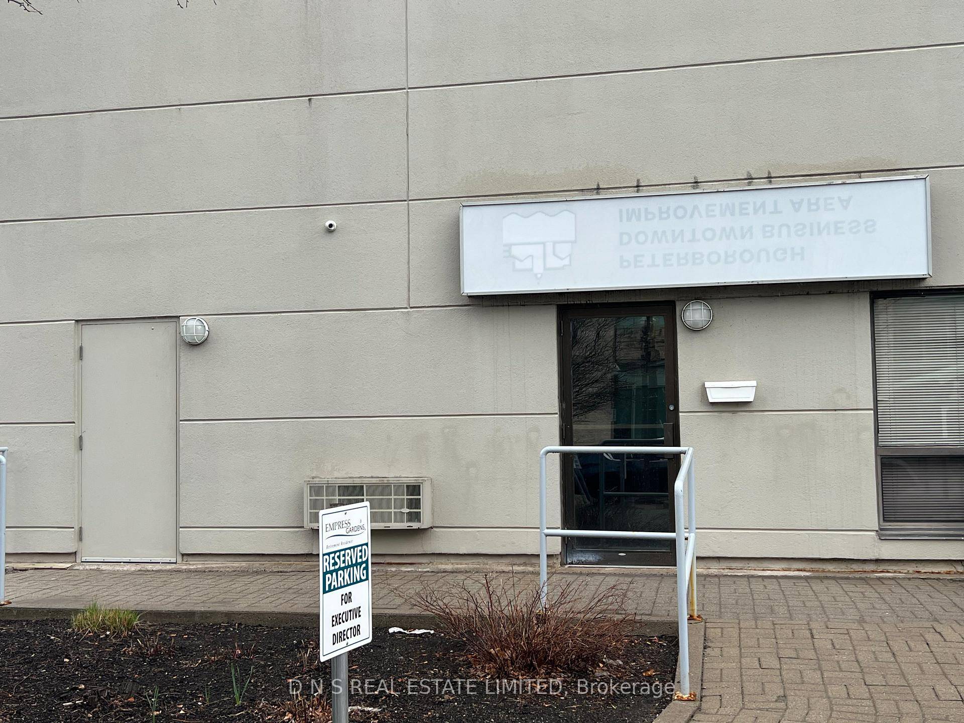 Approximately 875 square feet of prime space in a great downtown location close to many amenities including, Peterborough Square Mall, public parking and transit routes.