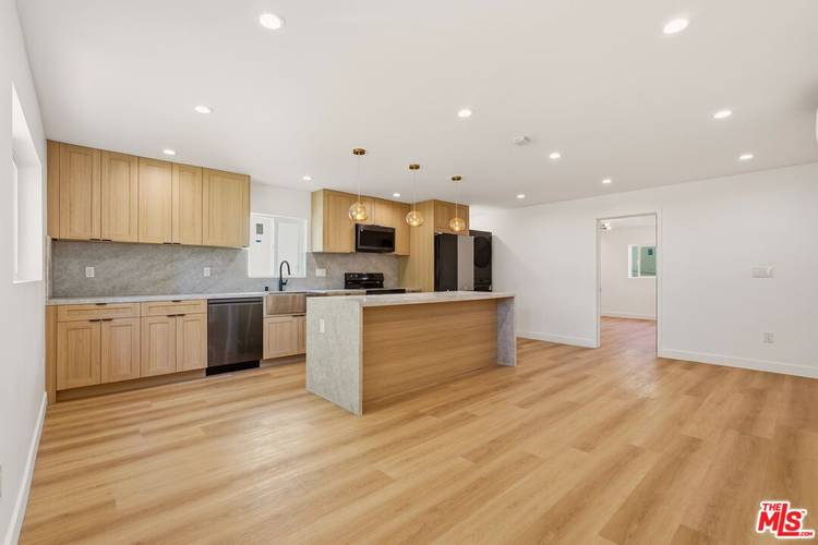 1132 1/2 S Wooster St 3BR Beverlywood La