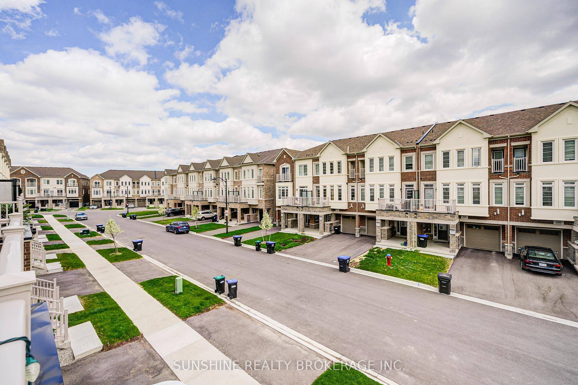 One year old Freehold Townhouse Located In The Heart Of Bradford !