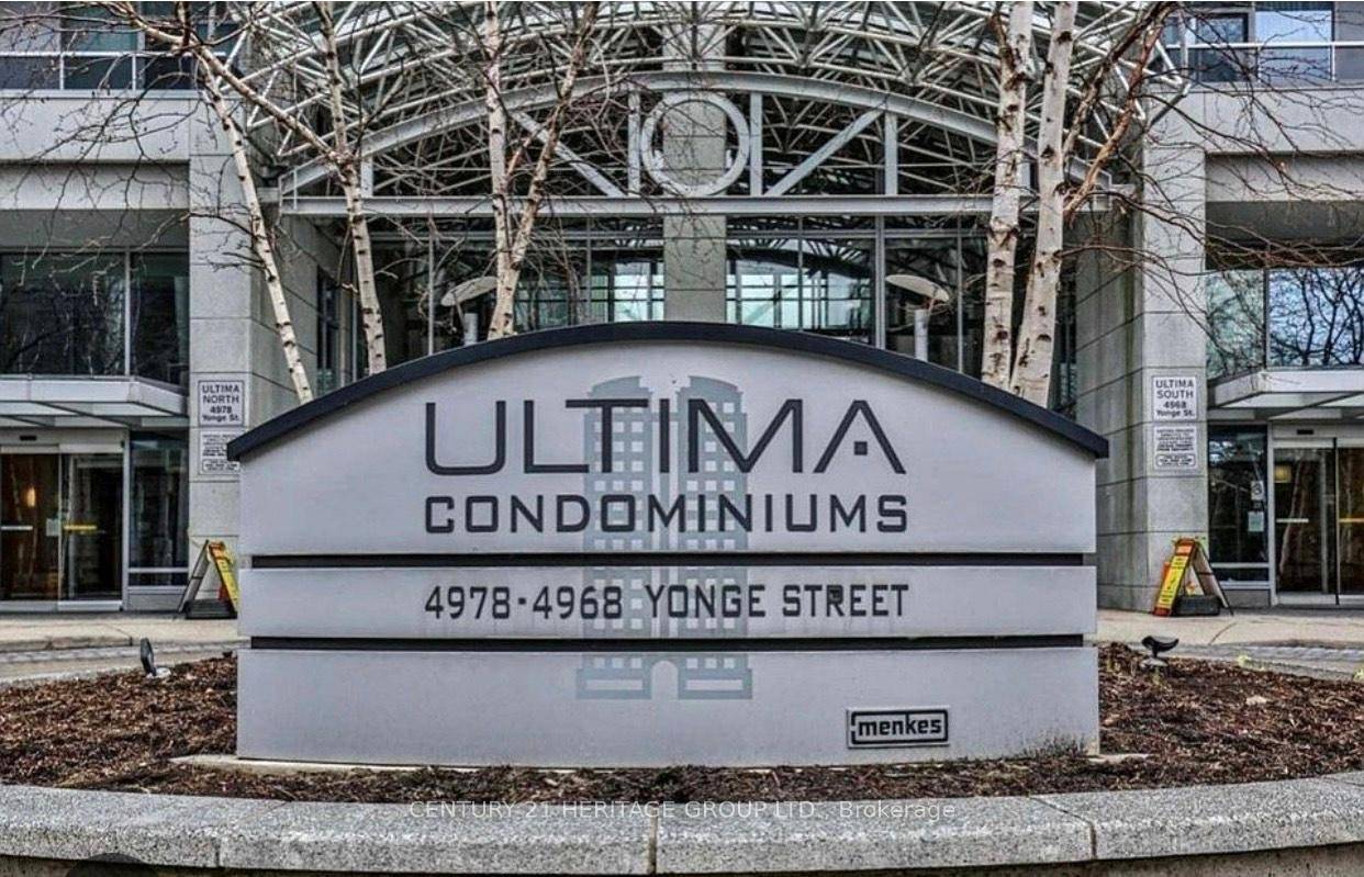 Beautiful unit in a spectacular building with amazing views.