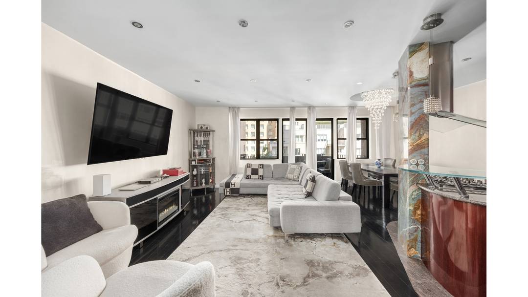 Located in the heart of Midtown at the crossroads of Central Park South and Billionaires' Row, Unit 9A at 58 West 58th Street is a sun drenched, oversized one bedroom ...