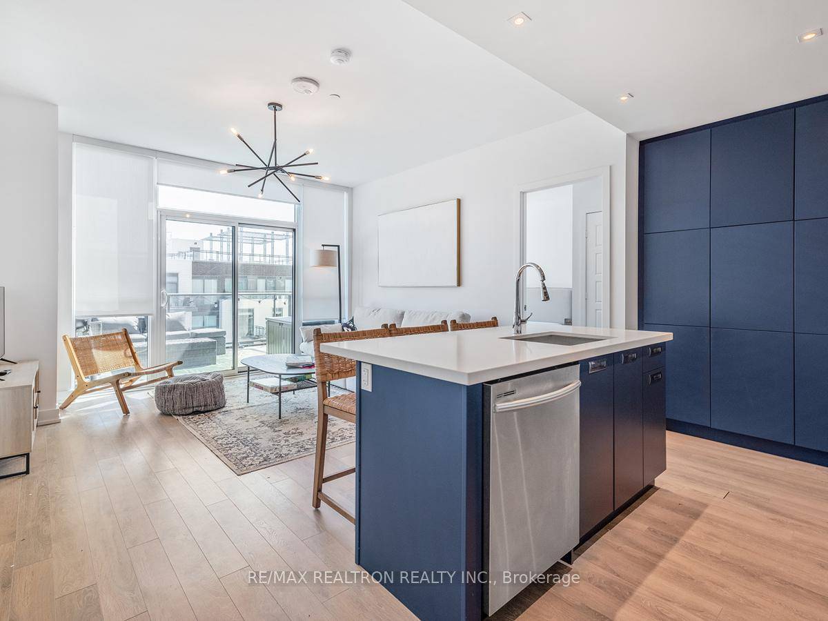 Experience luxury living in this elegant, open concept, penthouse style condo, offering stunning harbour and lake views.