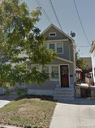 Welcome to this charming, detached two story home in the desirable School District 29 of Queens Village !