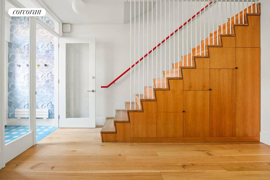370 8th Street is a beautifully reimagined single family townhouse on one of Park Slope's most desirable blocks, thoughtfully renovated with an exceptional eye for design, comfort, and livability.