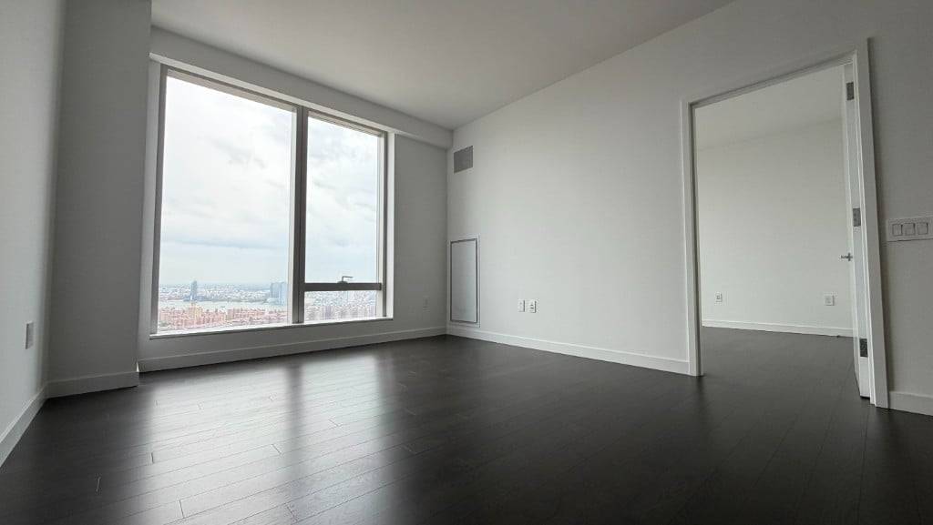 Luxury high floor 1 bedroom, 1 bath residence.