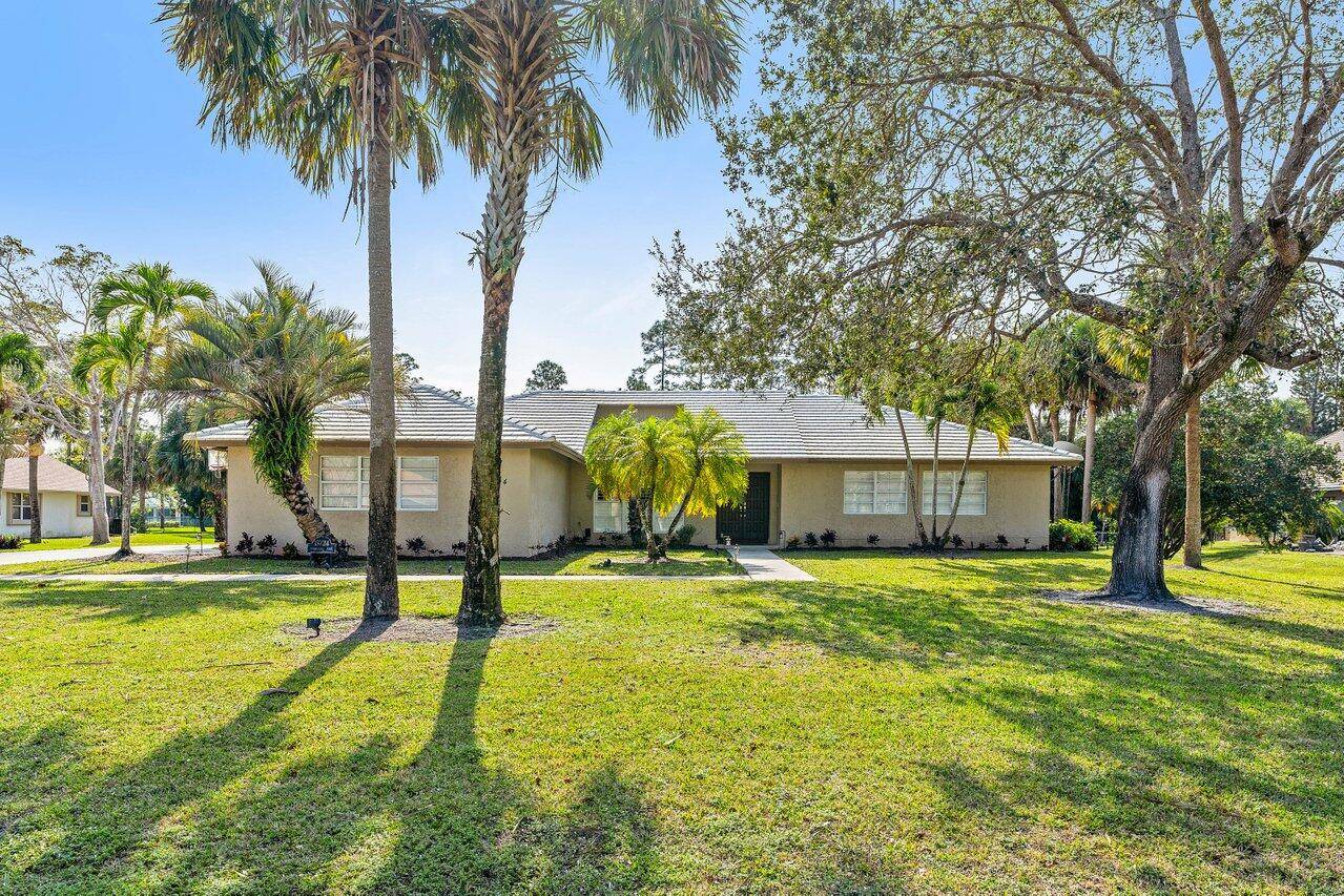 Immaculate home on an acre lot, this home boasts captivating outdoor spaces that make it an opportunity you won't want to miss !