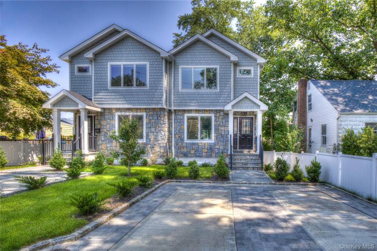 STUNNING NEW CONSTRUCTION !