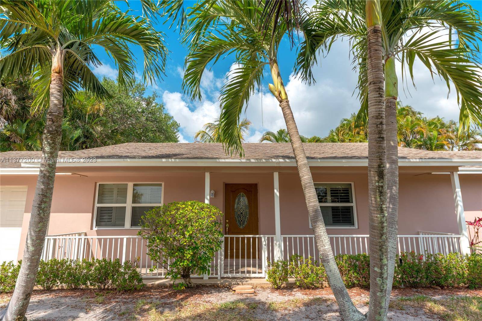 Looking for a peaceful and idyllic place for a short getaway ?