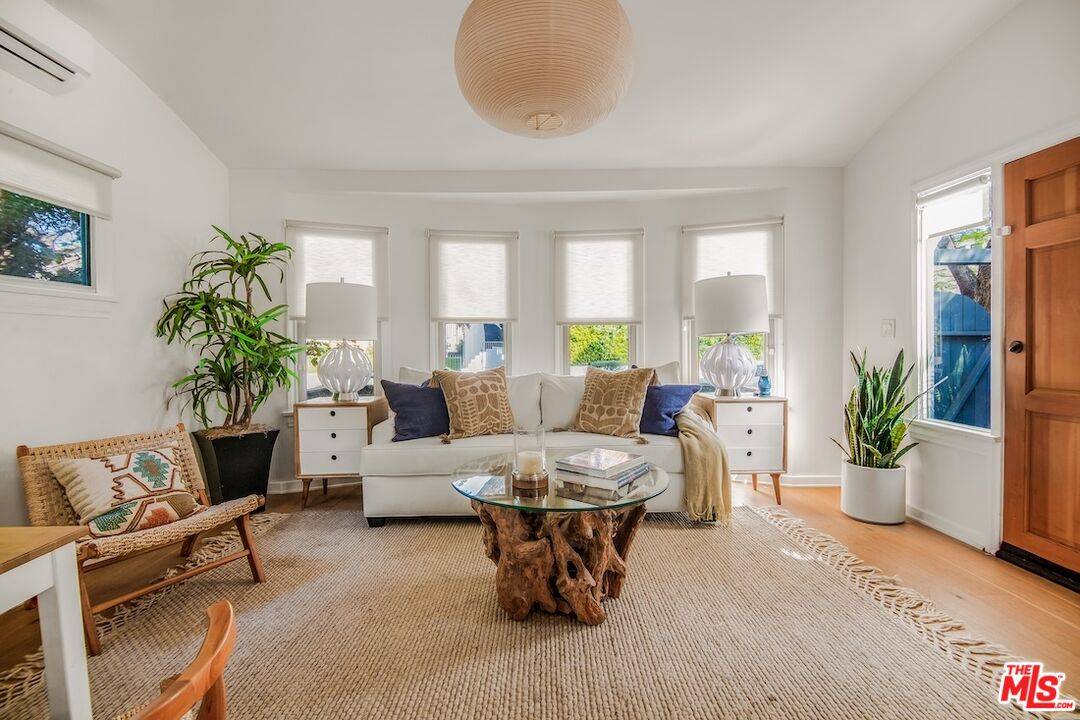 5848 1/2 Willoughby Ave 1BR Hollywood La