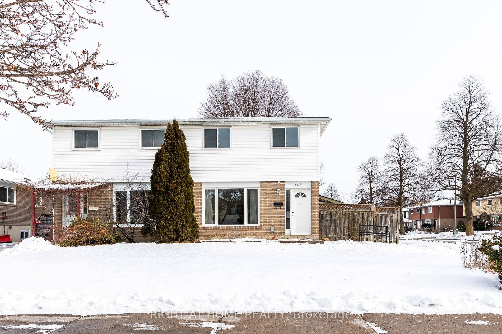 this corner lot offers an excellent opportunity to raise your family in a neighbourhood with all amenities and still being very quiet.