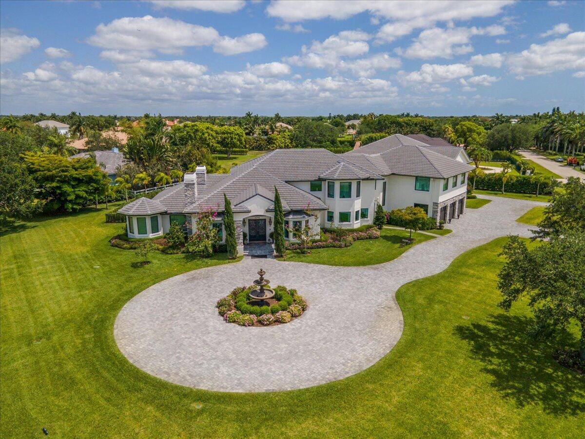 Wellington's Premier Aviation Estate A Masterpiece of Luxury, Innovation, and Design.