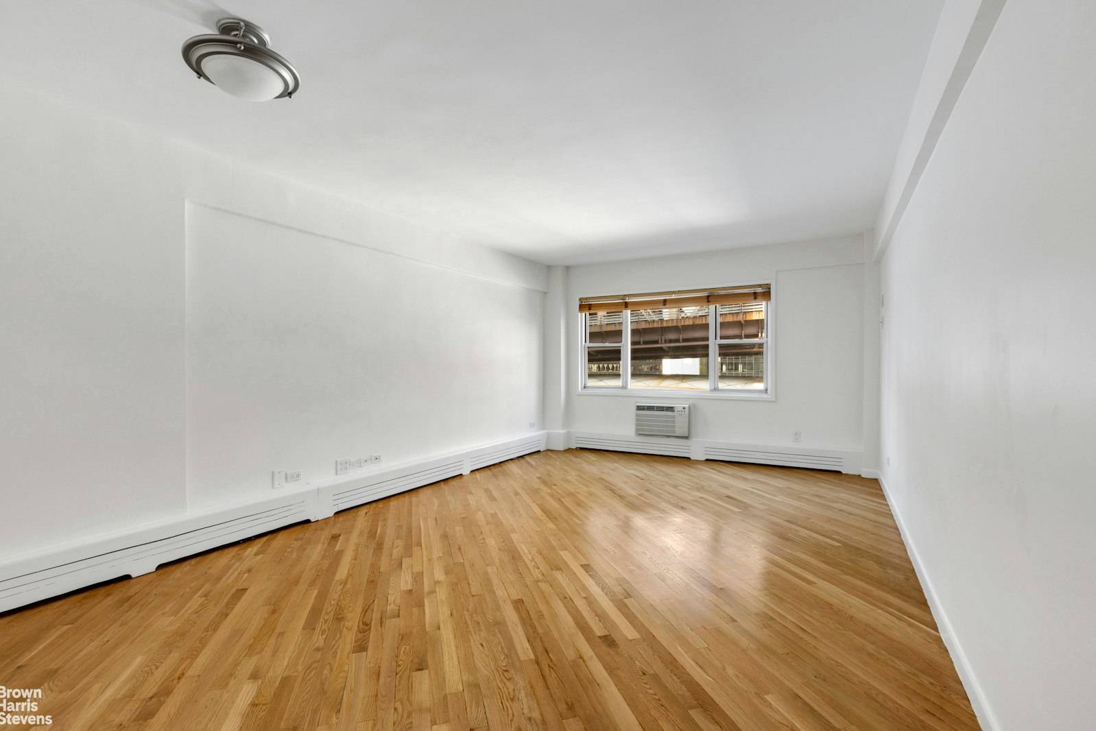 NEW RENTAL LISTING ! OVERSIZED ONE BEDROOM IN FULL SERVICE SUTTON PLACE CONDO !