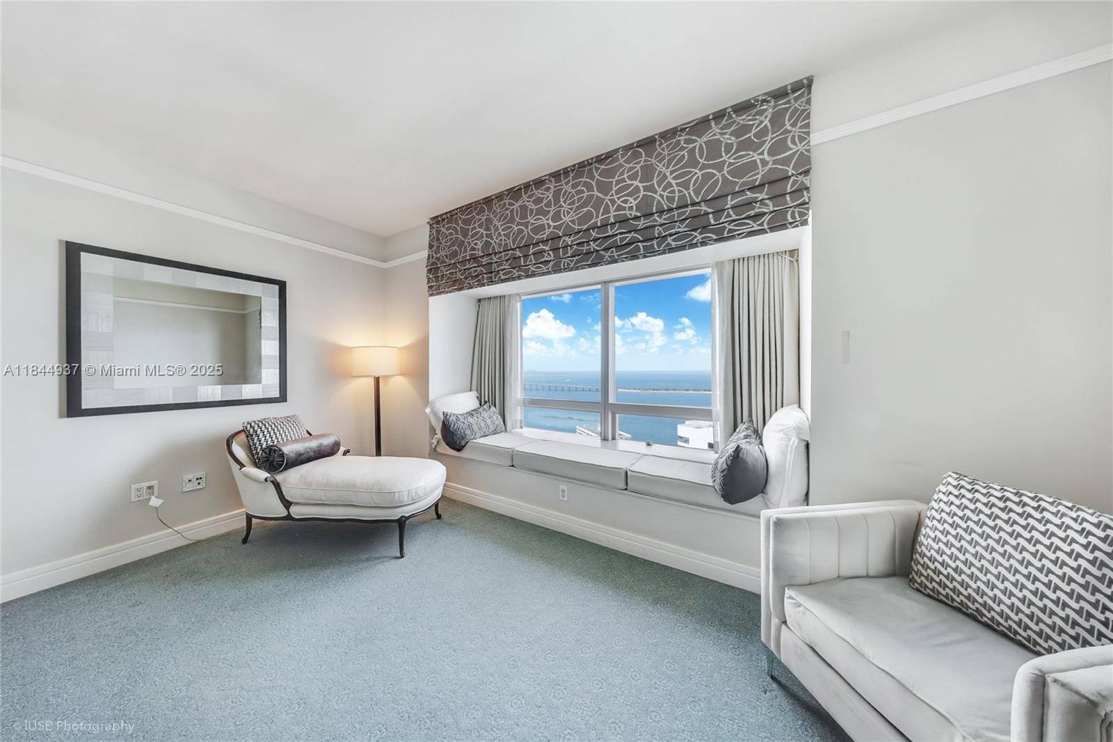 Discover the prestige and luxury of the Four Seasons in the heart of Brickell, Miami s top financial district.