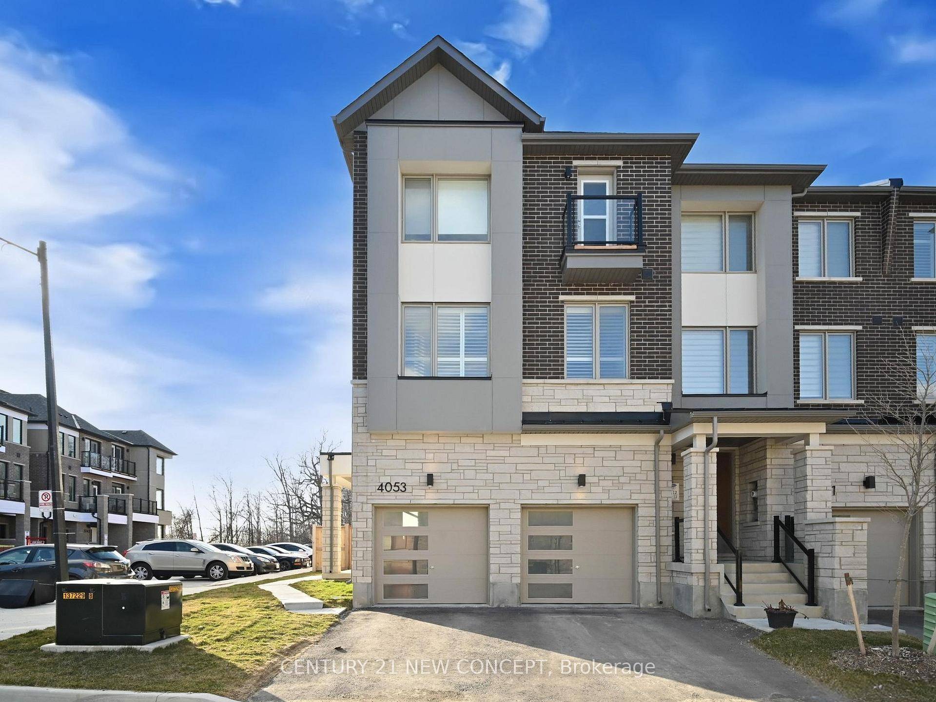 Welcome to 4053 Saida St A Luxuriously Upgraded Corner Town house in Churchill Meadows !