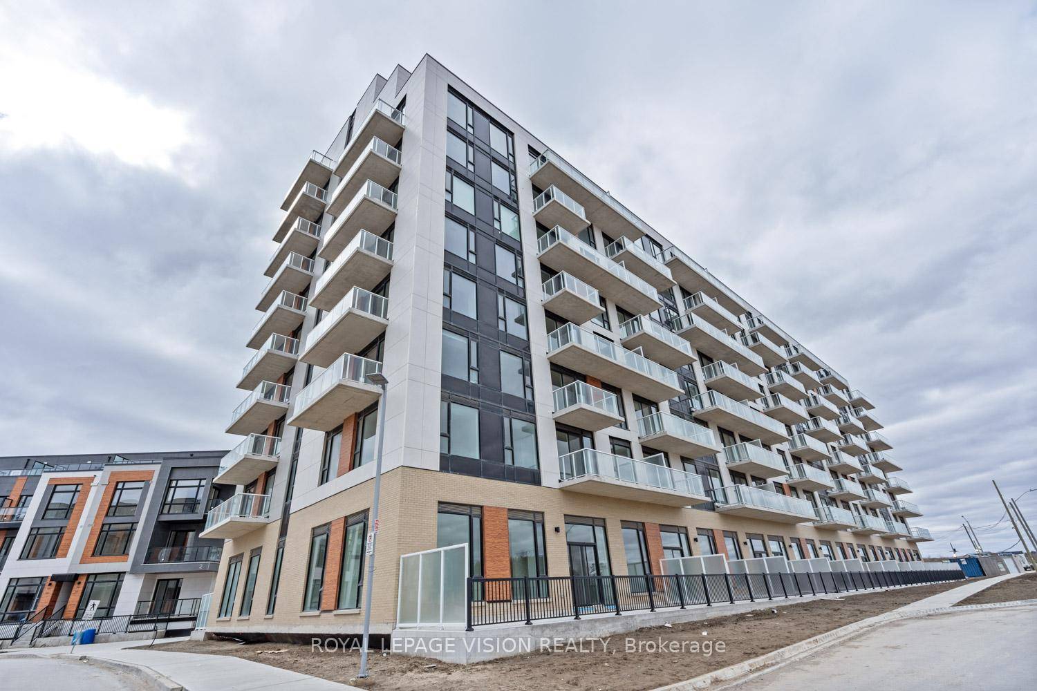 LOWER PENTHOUSE A Large 2 Bedroom, 2 Full Bathroom Unit with a huge walk out terrace located at Elgin East Condos in Richmond Hill.