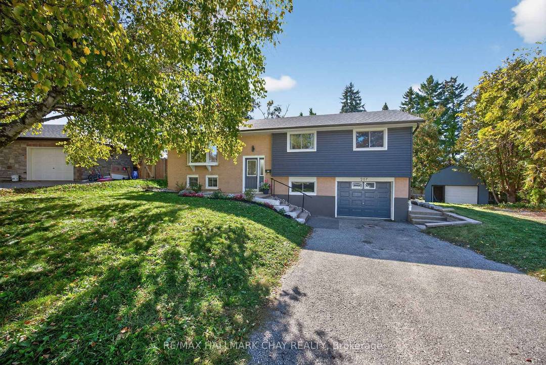 Beautifully Updated Legal Duplex Nestled In Quiet Cul De Sac, On 1 3 An Acre Lot In Sought After Painswick !