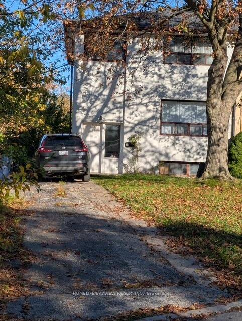 Bathurst Finch Area, Close To Ttc, Northview Heights School, Branson Hospital, One Bus To Subway Or York University, Renovated.