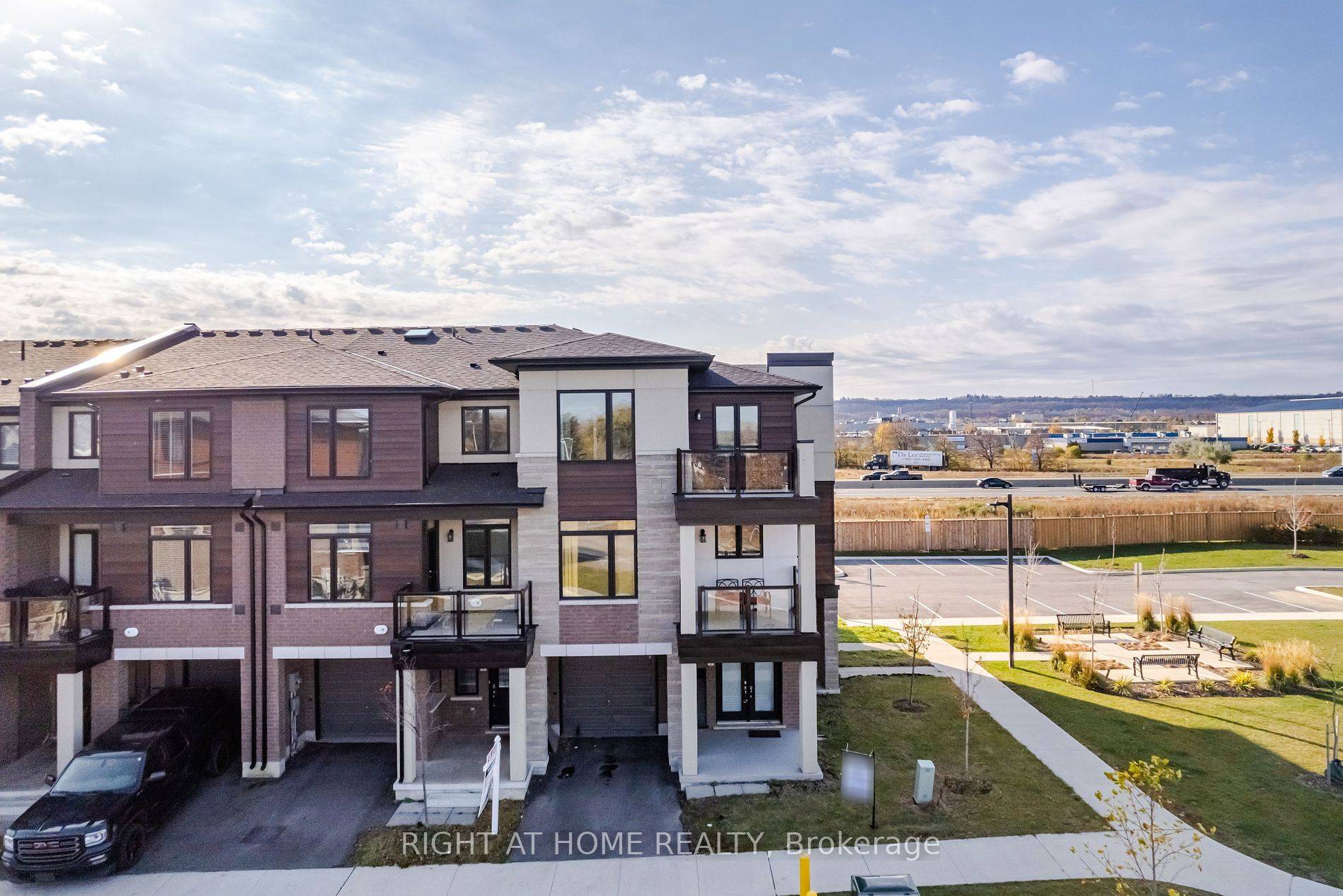 Wonderful Corner Freehold Townhouse In Stoney Creek.