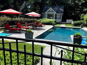 Pristine and private 10 room, 4 bedroom, 3.