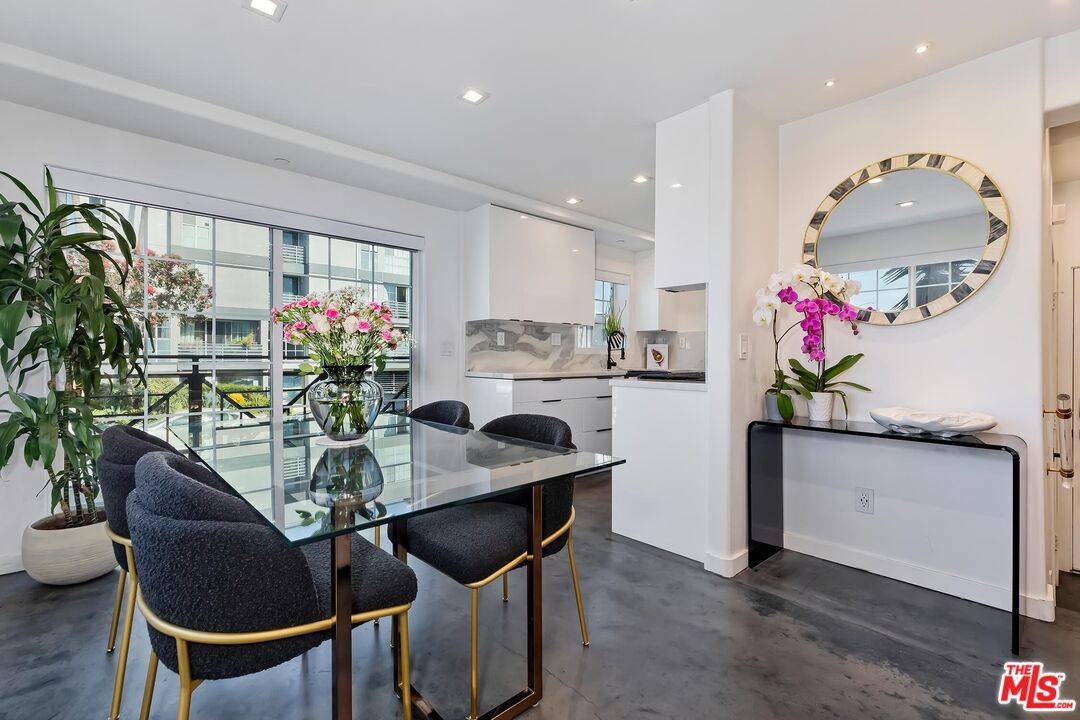1521  S HAYWORTH AVE 3BR Beverlywood La