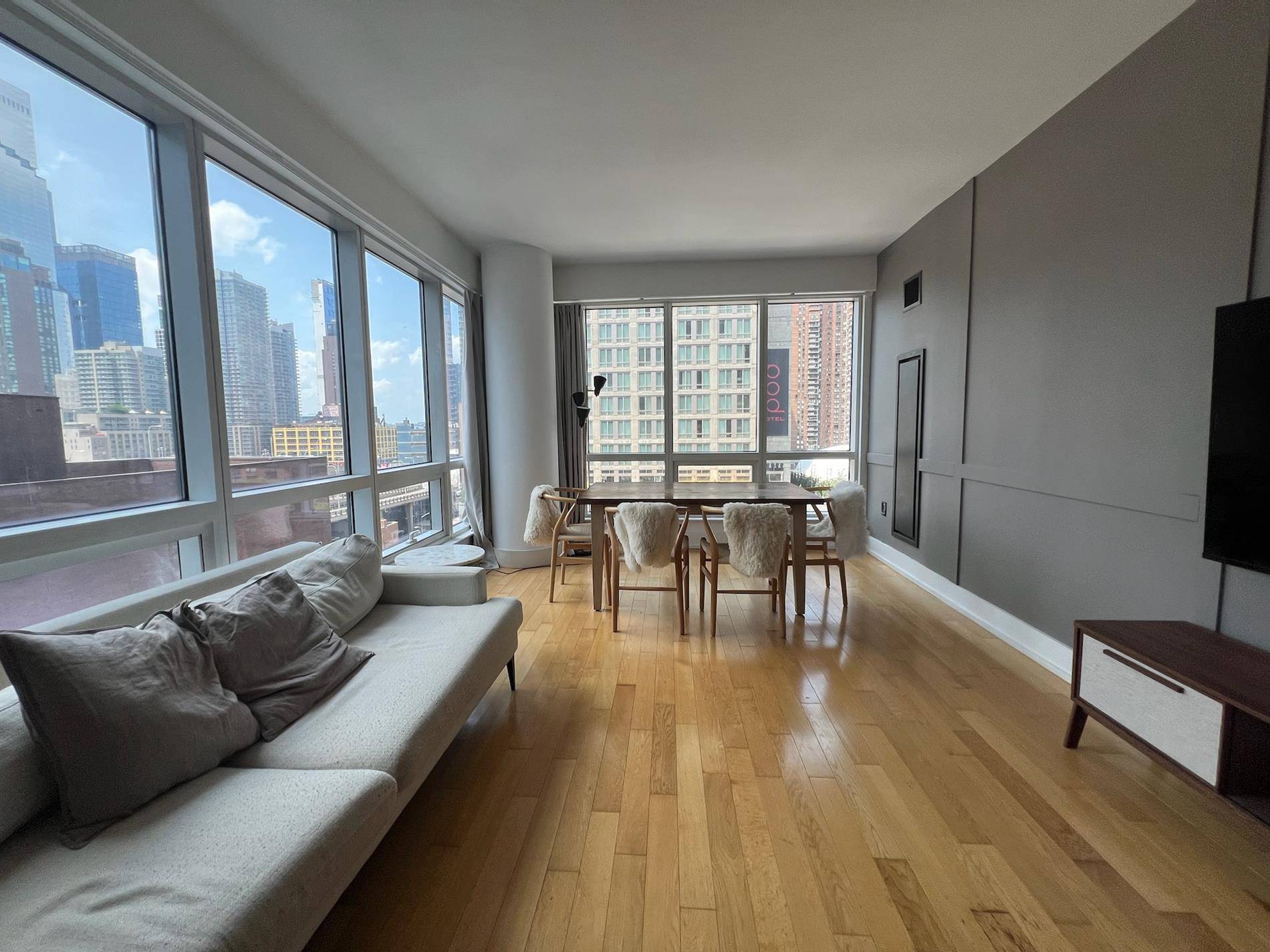 Located in prime Midtown Manhattan, this luxury condo spans 741 sq ft, featuring 1 bedroom and 1 bathroom with 9 foot floor to ceiling windows that flood the space with ...