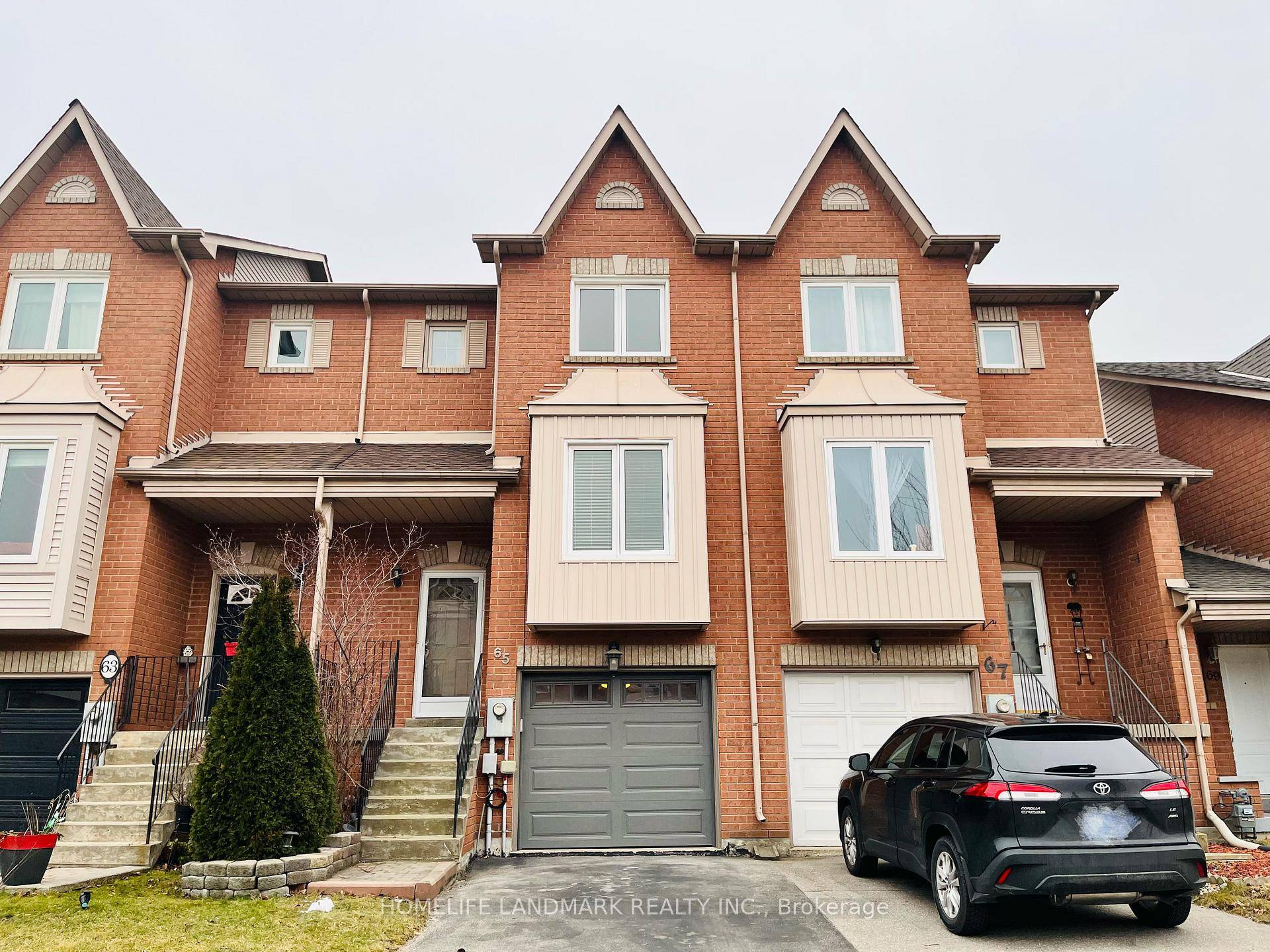 Bright And Spacious 3 Bedroom Freehold Townhome, Located In High Demand Maple Area.