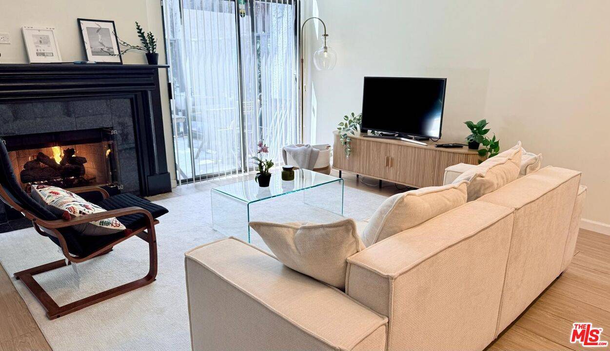1925  S Beverly Glen Blvd 2BR La