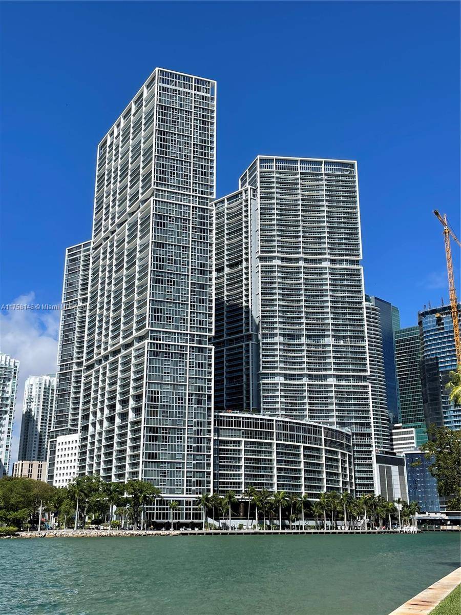Stunning and spacious Bayliner unit at IconBrickell featuring 2 bedrooms, 2 bathrooms, and a den.