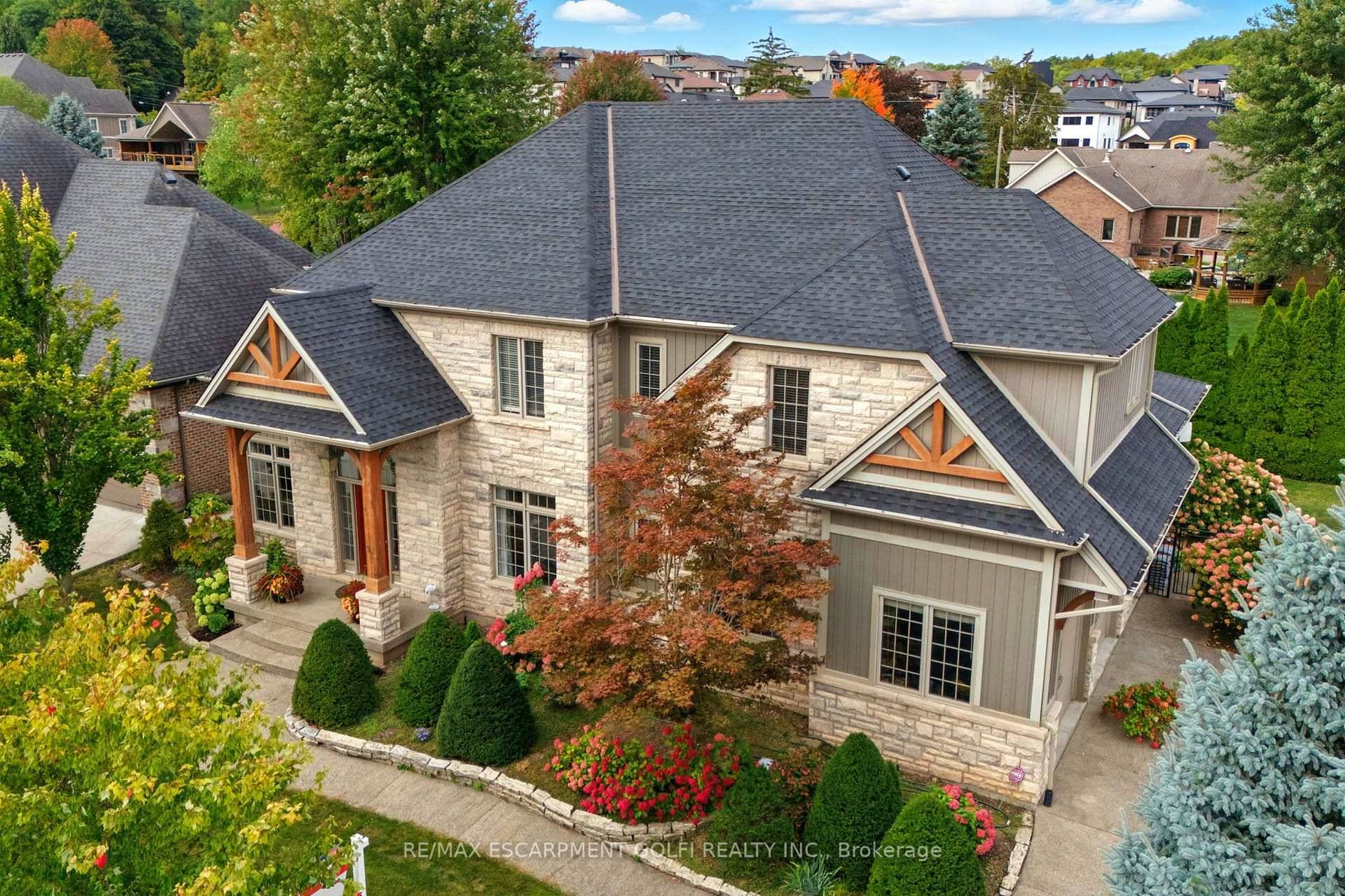 Nestled in the prestigious community of Niagara on the Lake, this stunning executive home offers a perfect blend of luxury, elegance, and functionality.