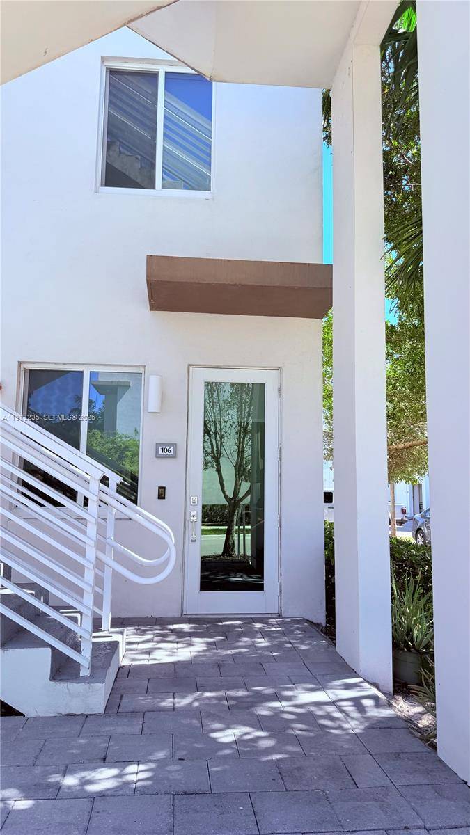 CORNER UNIT 3 beds 2. 5 baths at exclusive LANDMARK at Doral.