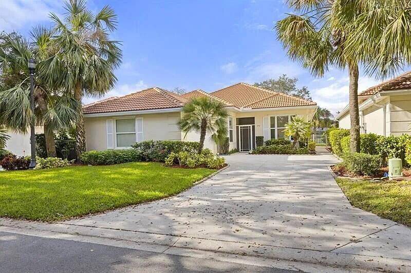 Updated lakefront 3 bedroom plus den, 2 bath Divosta built CBS pool home in the gated community of Oaks East.