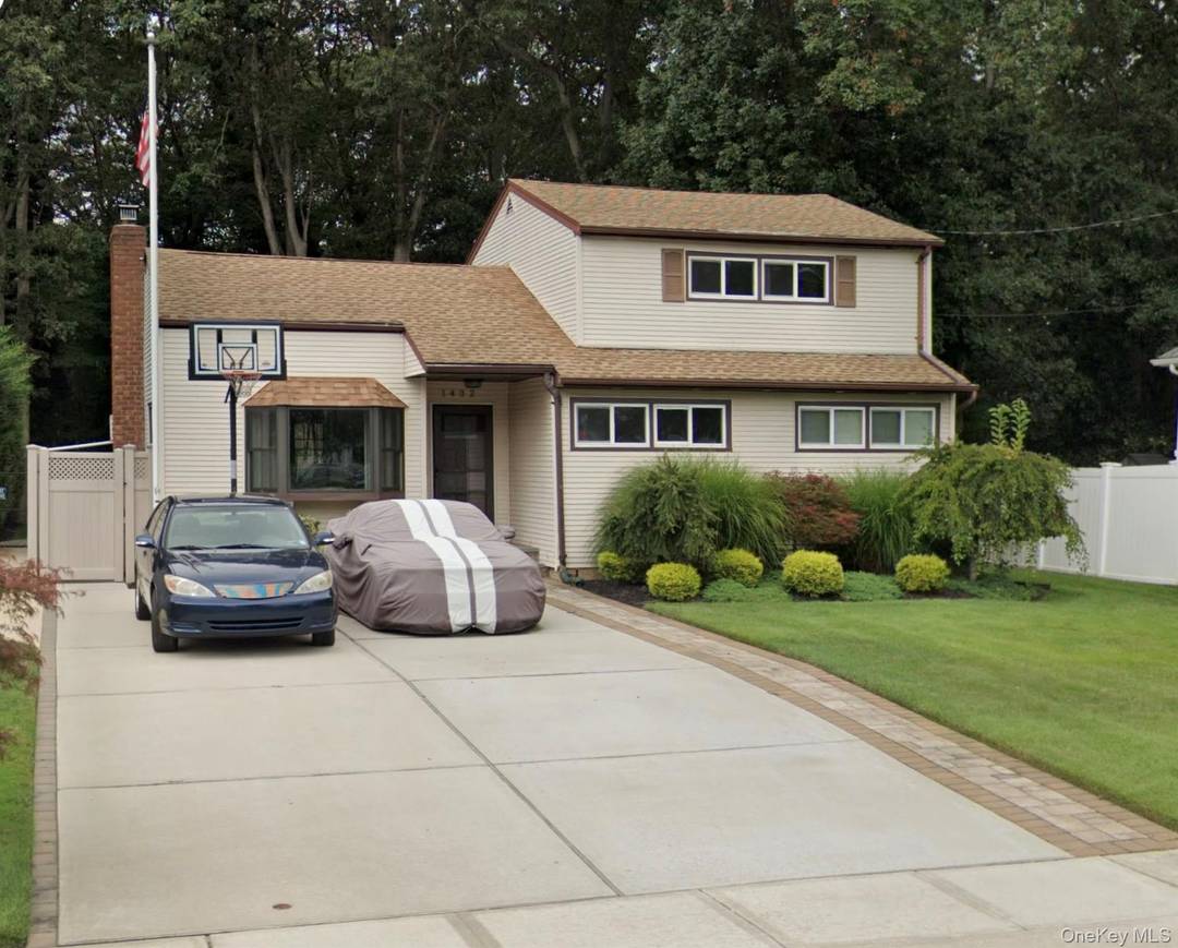 Nestled in the heart of Massapequa Park, this expanded ranch offers 4 spacious bedrooms and 2 full bathrooms on a generous 6, 000 sq ft lot.