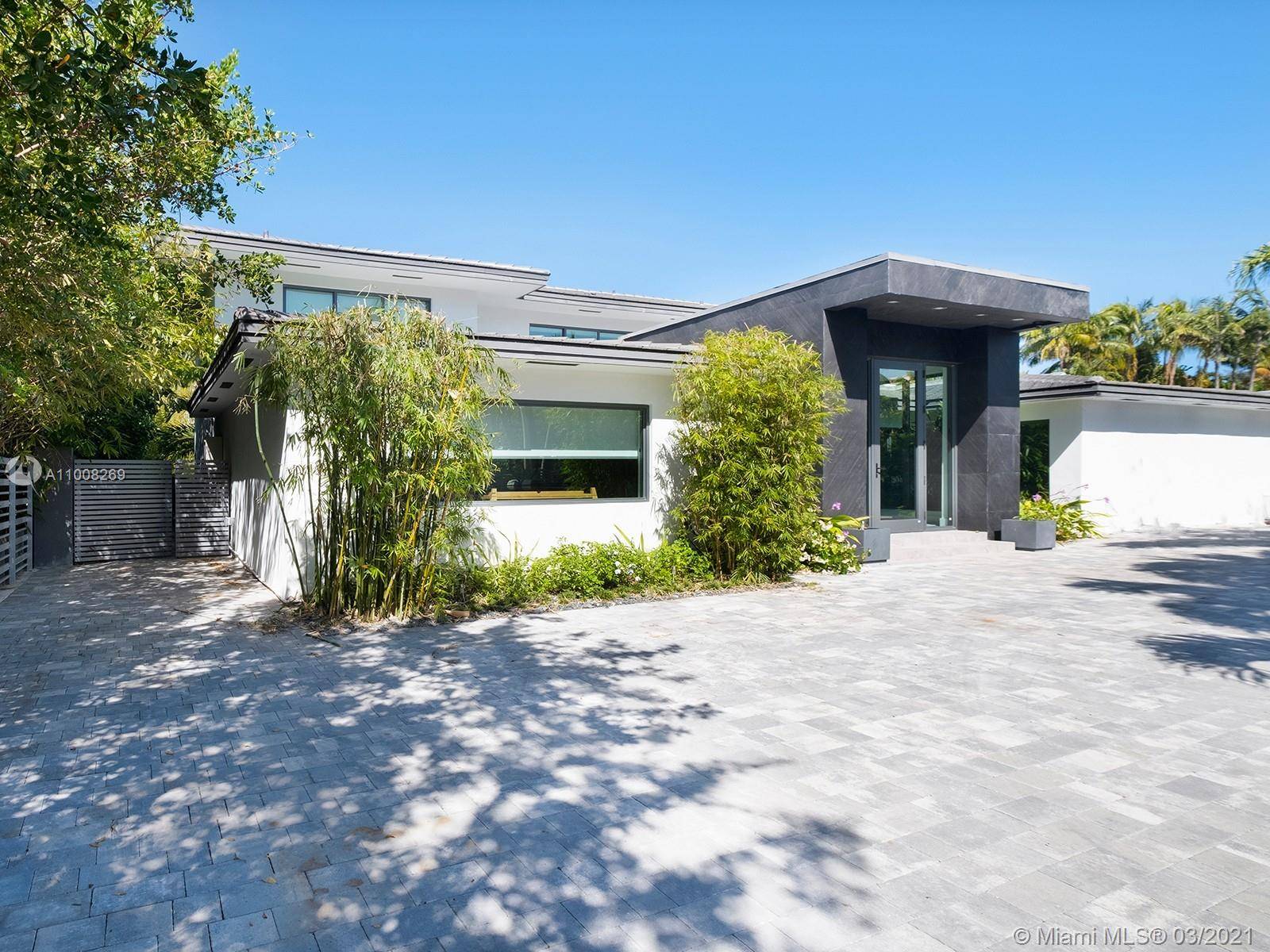 SEASONAL RENTAL ! ! 5 BED 6 1 BATHS Built as owner's forever home with top quality materials, finishes and attention to every detail.
