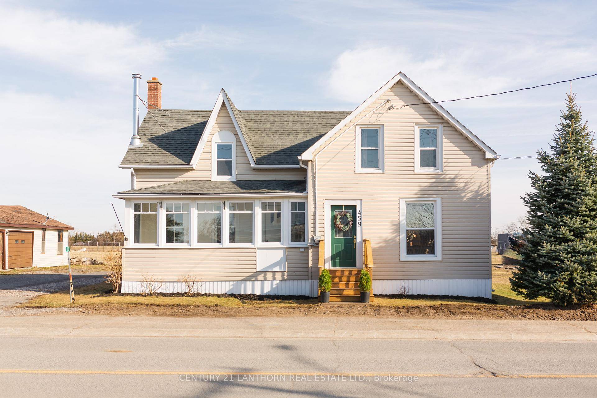 Welcome to the beautiful Roblin's Rest, a fully renovated home that retains it's original character masterfully blended with all the modern amenities.