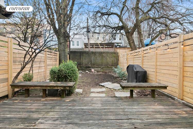 27 Webster Place is a handsome historic Italianate rowhouse set on one of Park Slope's most charming, treelined blocks.