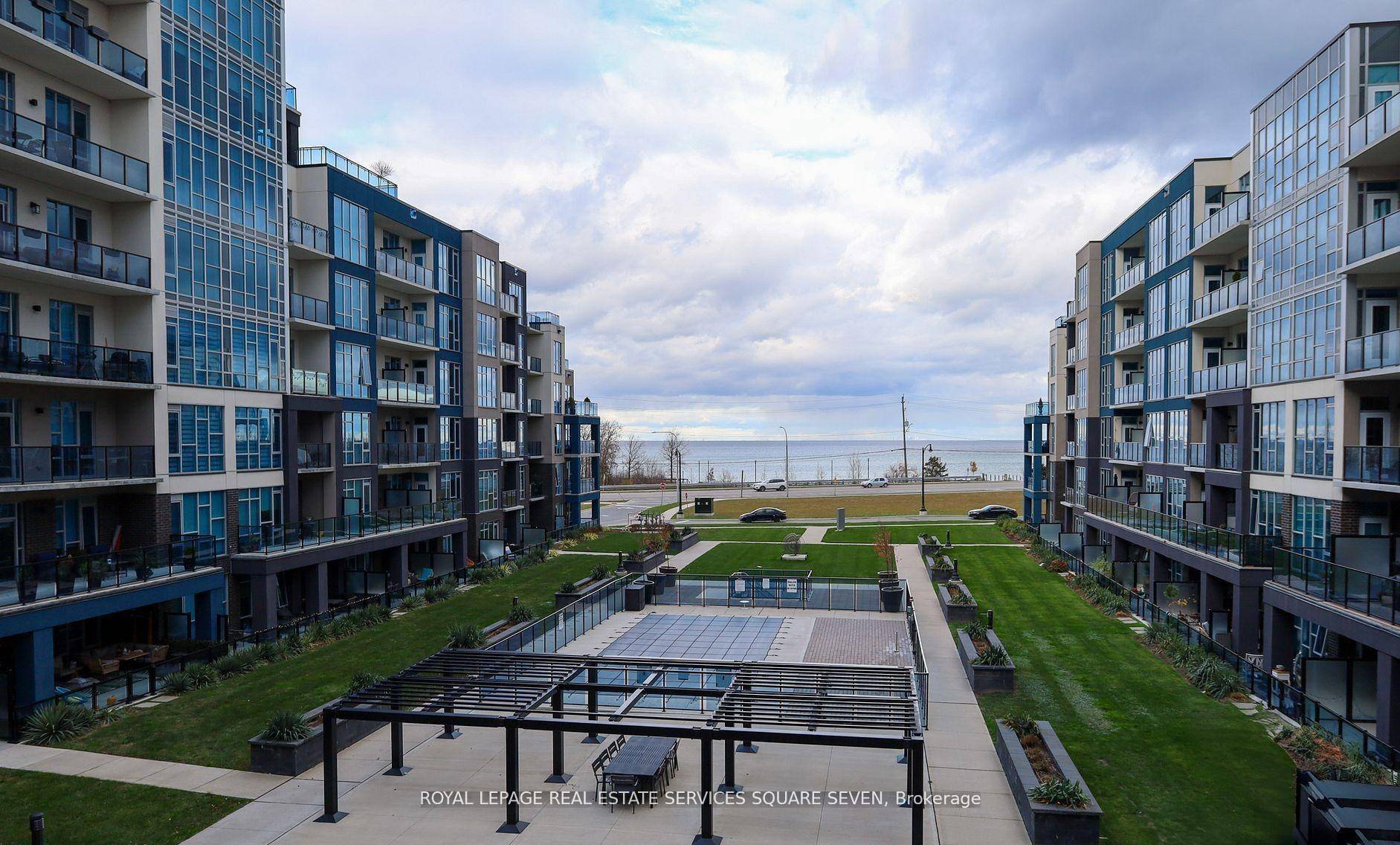 Grimsby On The Lake. Walking Distance To The Beach And A Lake Front Trail System.