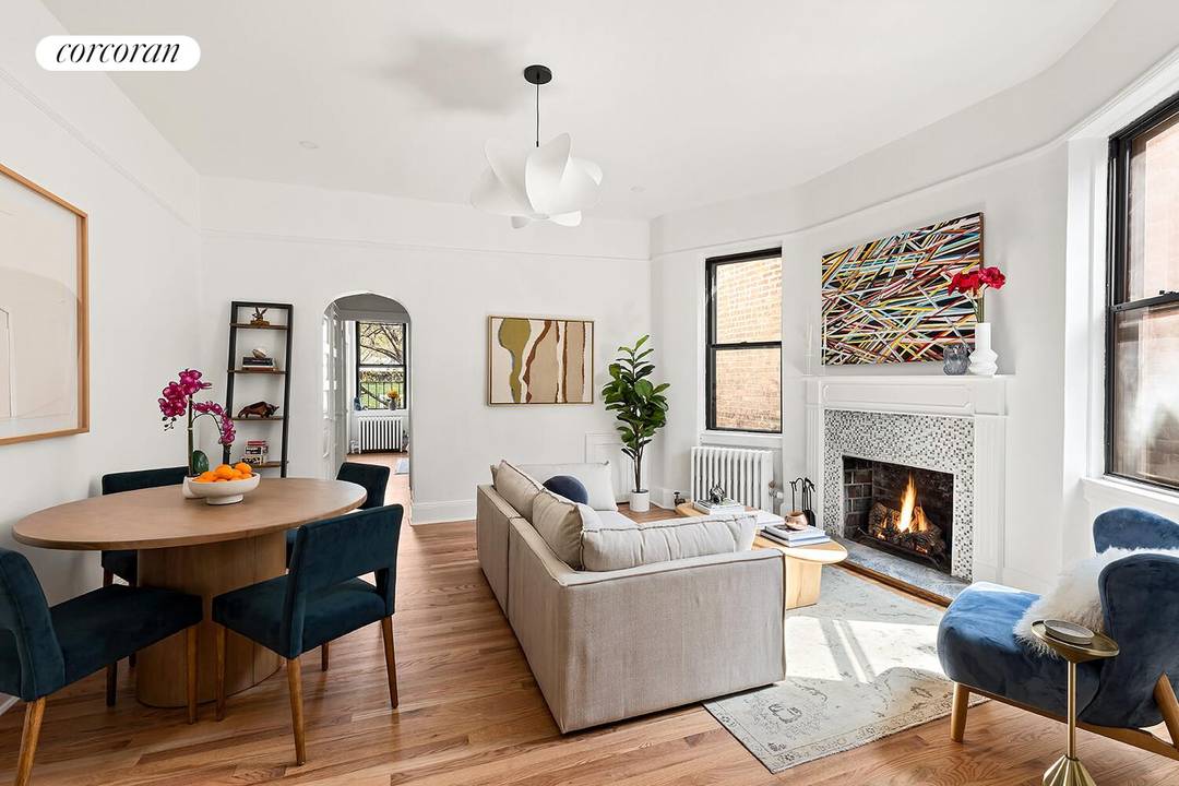175 Amity Street, D2 Charming Amity Street is one of Cobble Hill's most desirable blocks.