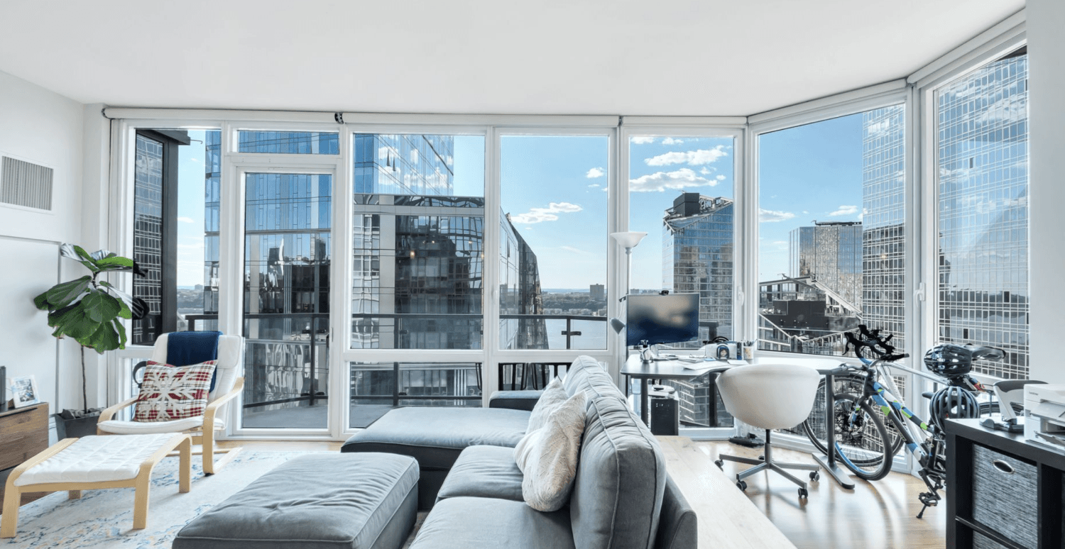 New Rental Listing Available on 10 West End Avenue This glass clad, luxury high rise residential building has an impressively scaled lobby and an elegantly canopied entrance that creates a ...