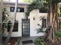 Great Opportunity To Rehab Or Build Your Dream Home in Central Miami Dade In An Excellent Location.