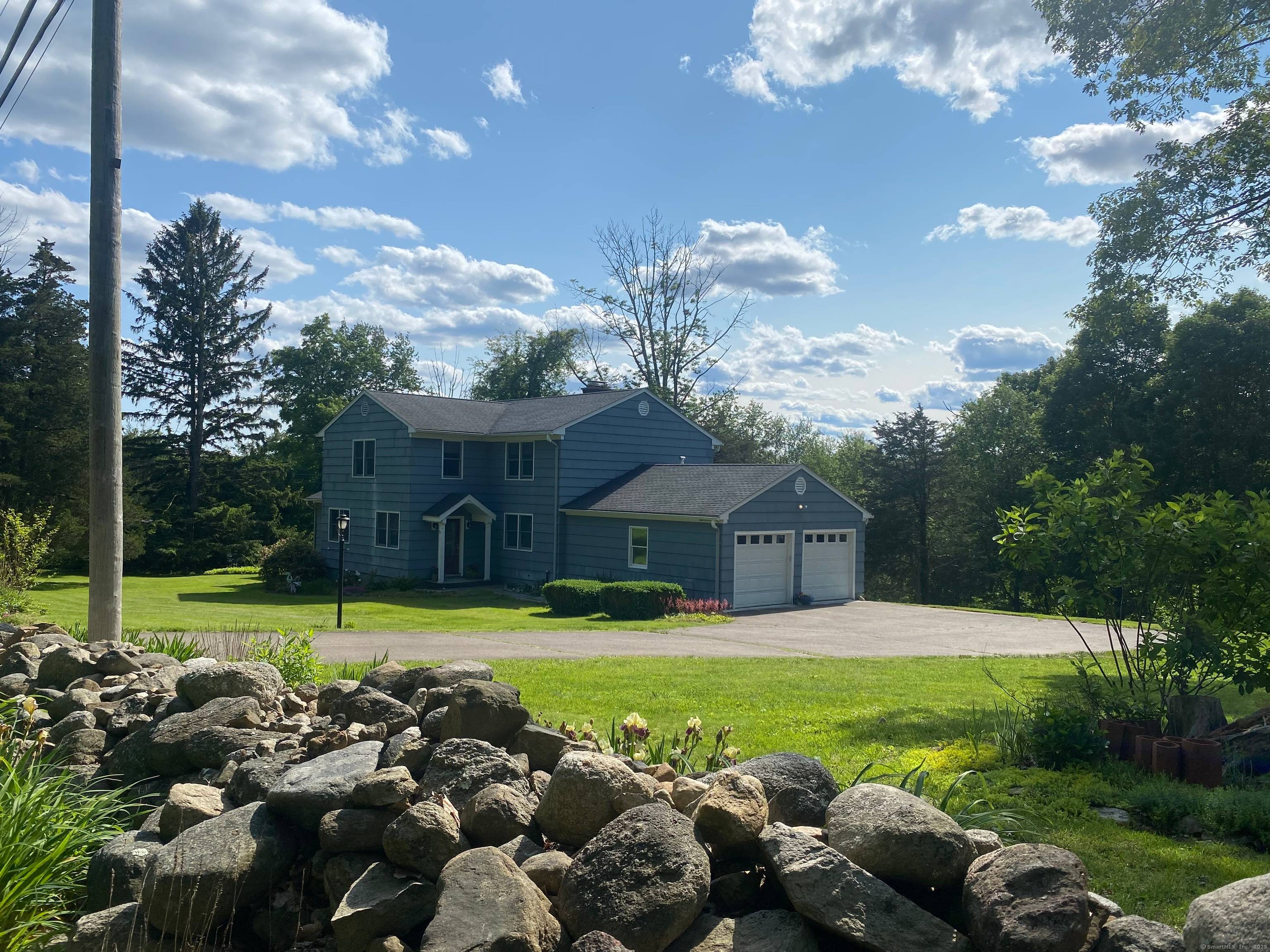 Welcome to Bethany ! Stunning and lovingly maintained, this colonial style home showcases a sun filled beautiful kitchen with a new island, new quartz countertops, new stainless steel appliances and ...